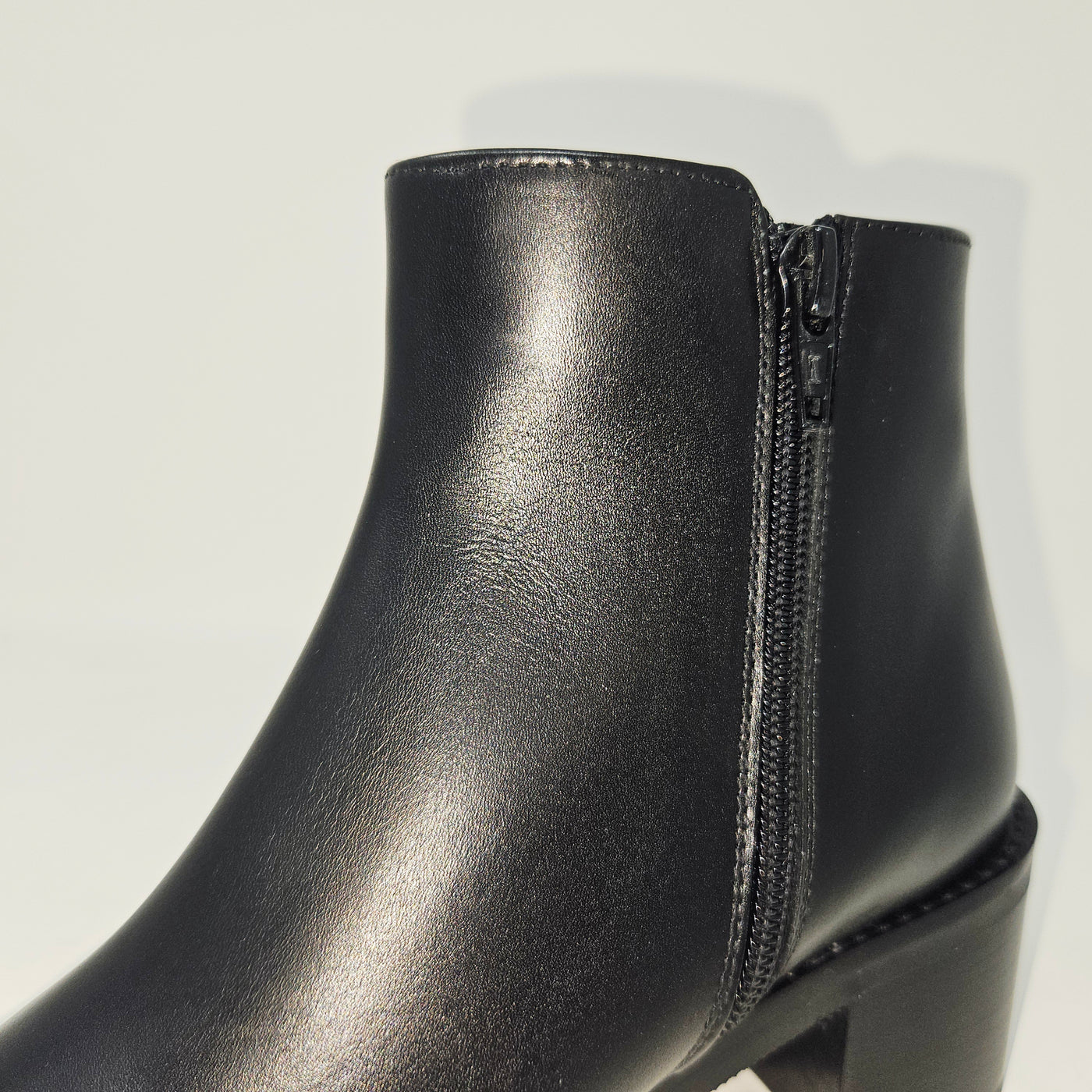 Anais cuir noir sans boucle