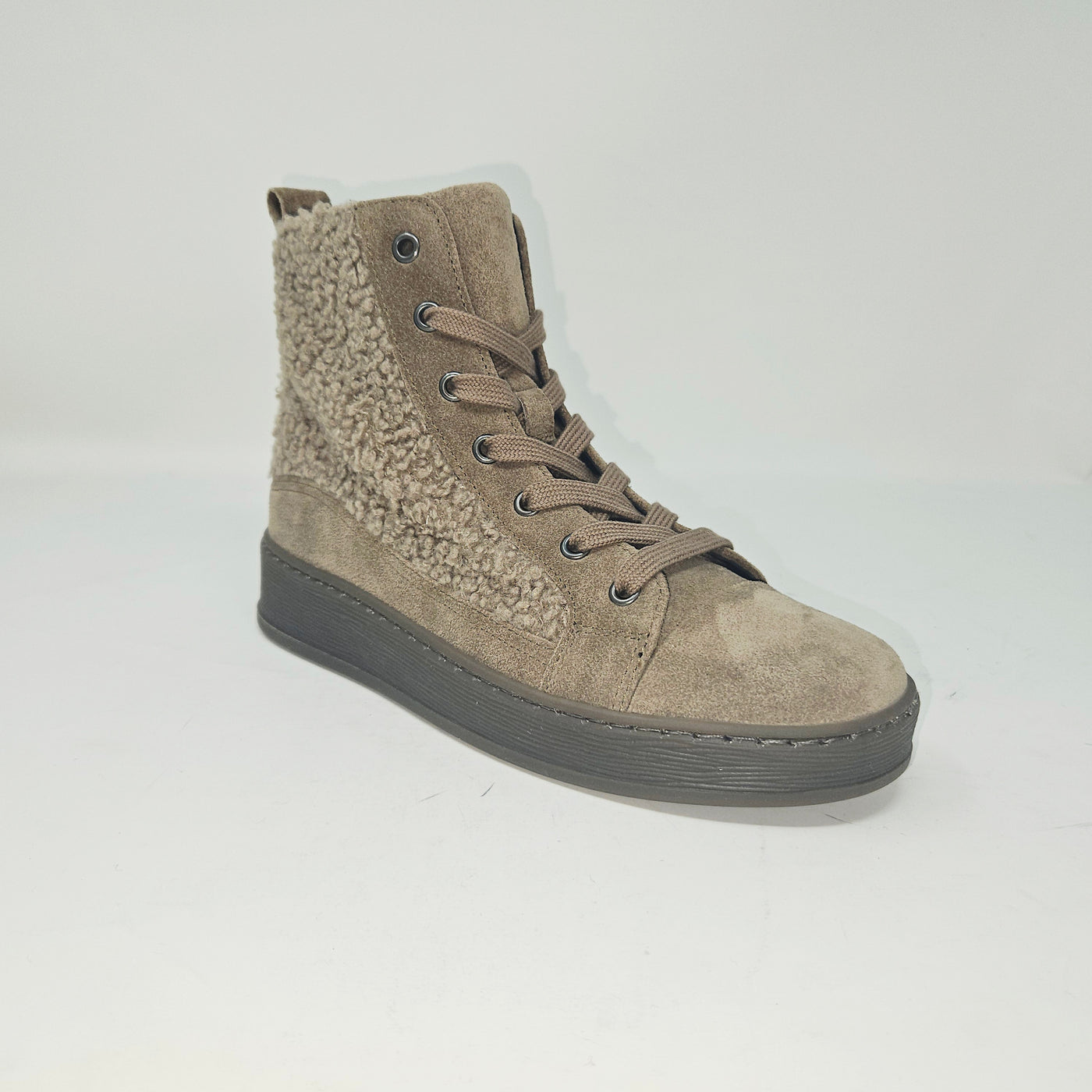 76.776 Nubuck crème