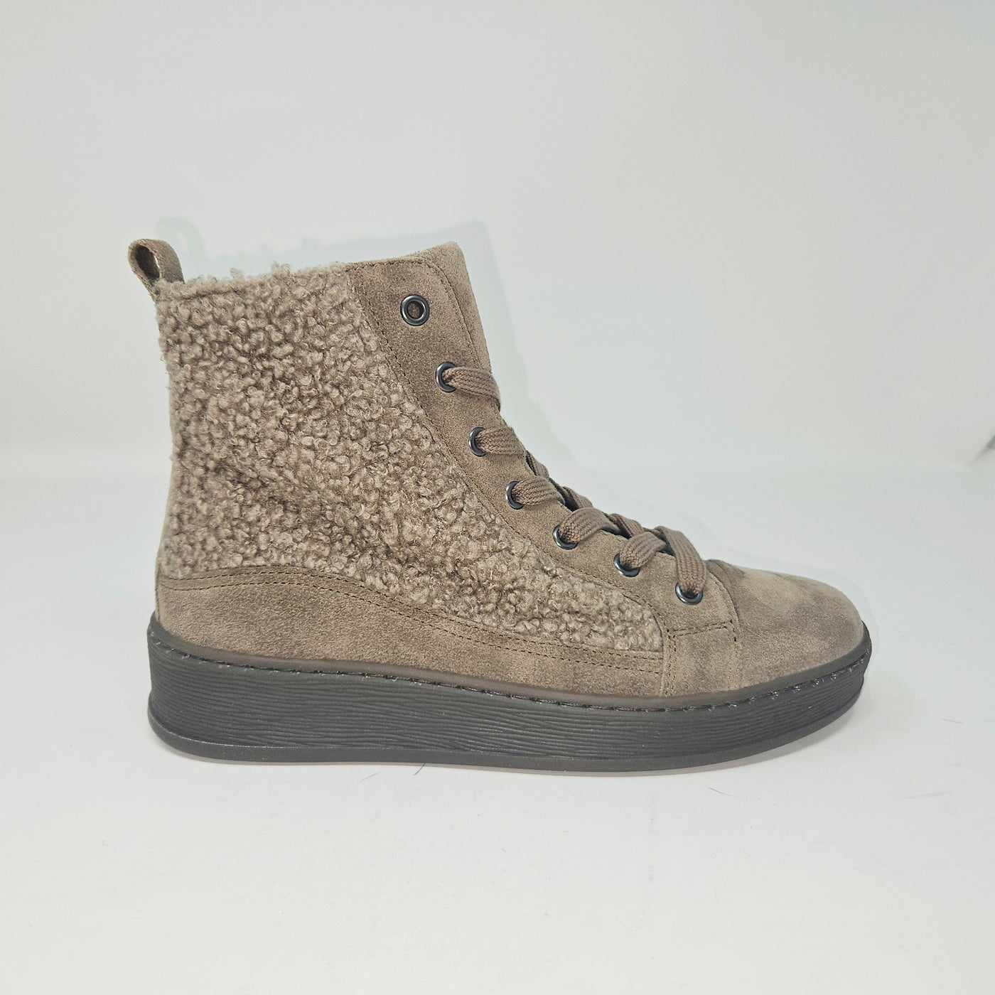 76.776 Nubuck crème